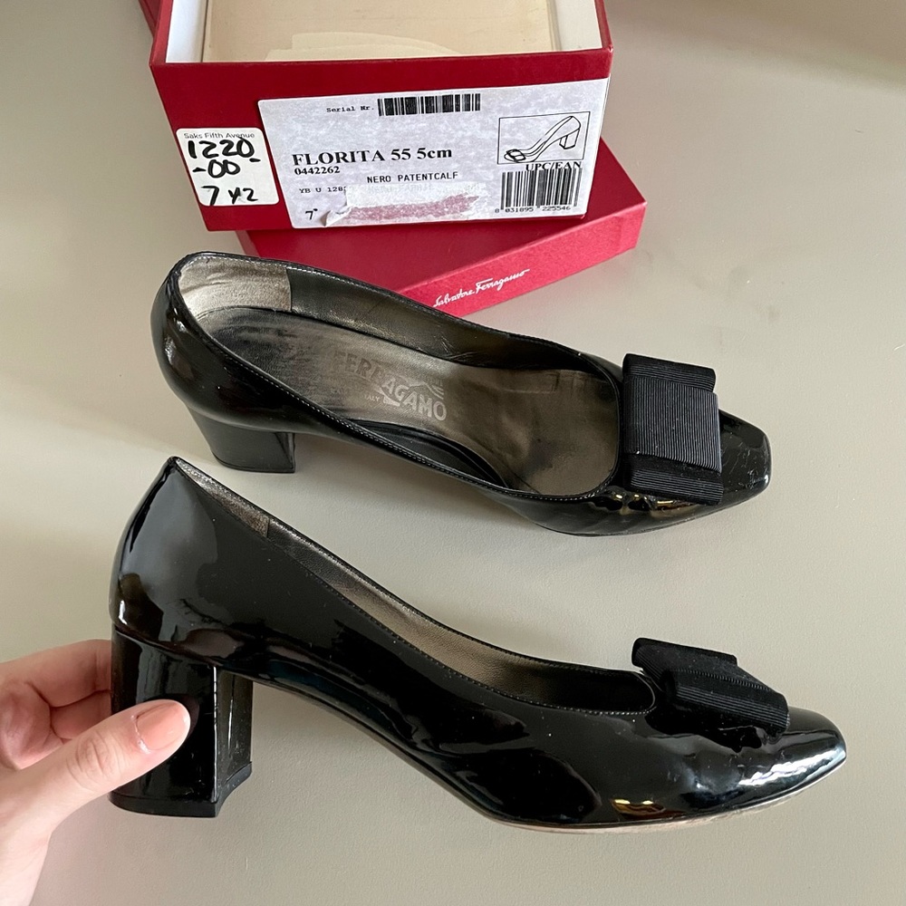 Ferragamo nero patent calf heels